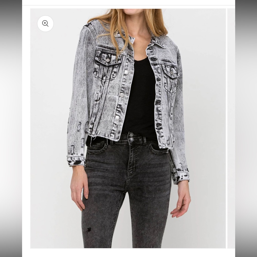 Vervet Escala - Distressed Black Acid Wash
Classic Crop Jacket